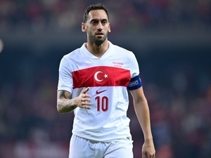 Hakan �alhano�lu: “Tek se�ene�im her zaman �lkemdi!”