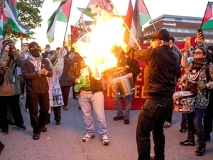 Norve�’te protesto: �srail bayra� yak�ld�!