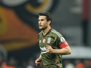 Necip Uysal’dan a�klama: “�a�k�n�m, �zg�n�m”