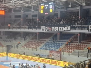 G�ztepe�Be�ikta� voleybol ma�nda trib�nler bo�alt�ld�