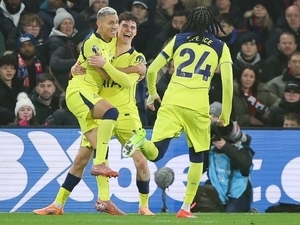 Tottenham nefes ald�, Crystal Palace bunal�mda