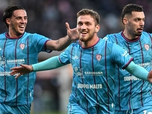 Cagliari teknik direkt�r�nden Semih K�l��soy �vg�s�!