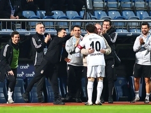 Be�ikta�’ta y�zde 100 yerli kul�be!