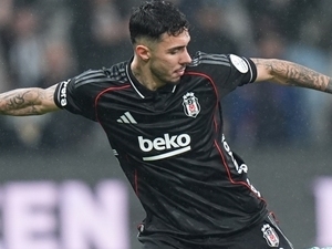 Be�ikta�’ta 3 isim sar� kart s�n�r�nda