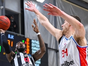 Yunan taraftarlar�n Be�ikta� ma�nda a�t�� �rk� pankarta 4 bin avro ceza – Futbol