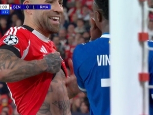 Otamendi’den Vinicius Jr’a Messi ile g�nderme!