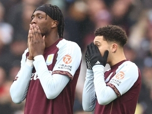 Aston Villa, 10 ki�ilik Brentford’a ma�lup oldu!