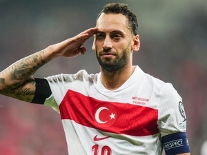 A Milli Tak�m’a Hakan �alhano�lu m�jdesi!