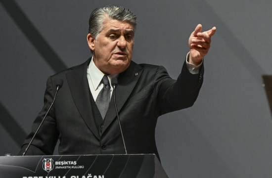 Serdal Adal� derbiden erken ayr�ld�