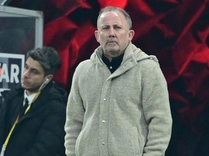 Sergen Yal�n tam 8 futbolcuyu kadroda istemiyor!