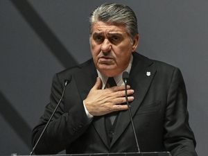 Serdal Adal�’dan 123. y�l mesaj�