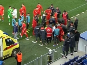 Egemen Korkmaz yere y��ld�! U21 ma� yar�da kald�