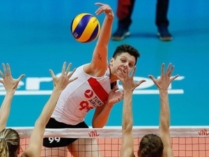 Ebrar Karakurt’tan Galatasaray taraftar�na cevap