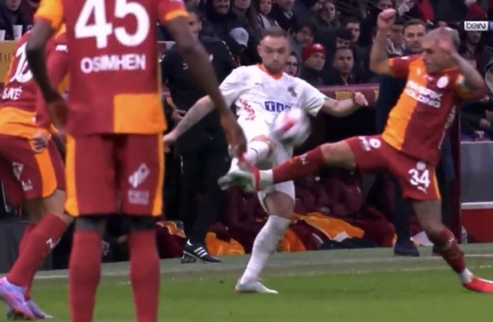 Derbi �ncesi Galatasaray’a b�y�k k�yak!