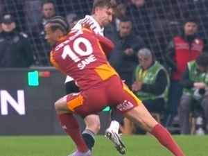 Derbide VAR ve k�rm�z� kart!