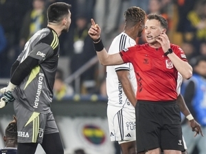 T�pra� Stadyumu’nda tepki pankart�! – Futbol