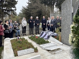 “Baba Hakk�” kabri ba��nda an�ld�