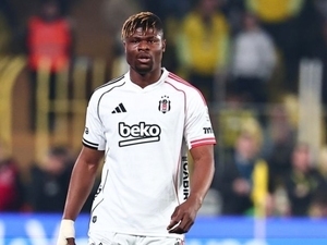 Emmanuel Agbadou, 11’e geri d�n�yor