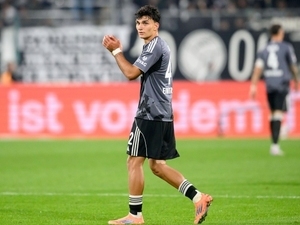 Frankfurt, puan� Can Uzun’la kurtard�