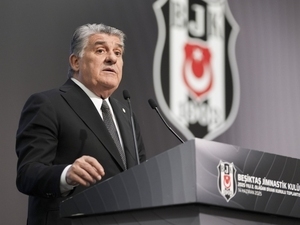 Serdal Adal�’dan forma sponsorlu�u i�in a�klama!