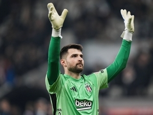 �ngilizler duyurdu! Ersin Destano�lu’na 3 talip birden!