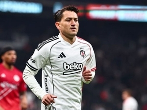 Neşter vuruldu; Beşiktaş'ta iki ismin bileti kesildi