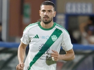 Merih Demiral �lg�na d�nd�: Madalyay� trib�nlere g�sterdi!