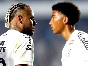 Neymar, Robinho’nun o�lunu tokatlad�! – Futbol