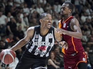 Be�ikta� ile Galatasaray yar� final i�in parkede