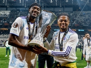 Be�ikta�’tan gidenler kupa kald�rd�! – Futbol