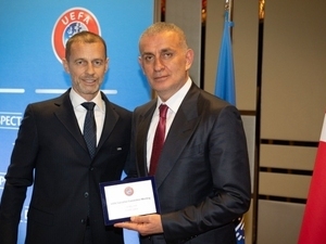 UEFA a�klad�: Milli tak�mlar turnuvalar�nda sistem de�i�ti!