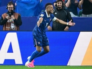Mbappe yine sahneye �kt�! Fransa rahat kazand�