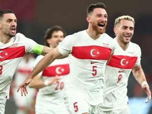 Be�ikta�’tan Salih �zcan hamlesi! Menajeri ile ileti�ime ge�ildi