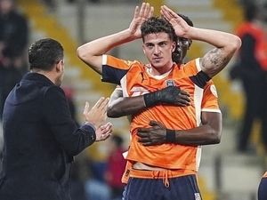 Galatasaray’�n forvet listesindeki y�ld�za Be�ikta� kancas�
