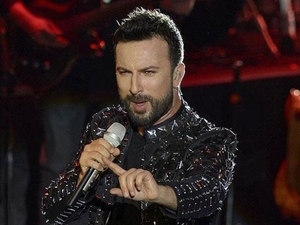 Tarkan’dan dikkat �eken Milli Tak�m payla��m�!