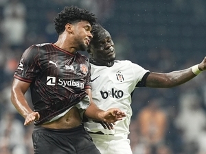 Junior Olaitan, ka�rd�klar�yla dikkat �ekti!