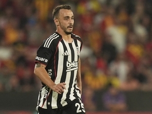 Be�ikta�’ta ayr�l�k: G�khan Sazda� – Futbol