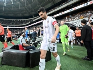 Be�ikta�’tan Necip Uysal i�in veda t�reni