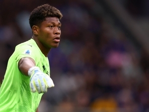 Aston Villa, Zion Suzuki i�in anla�t�!