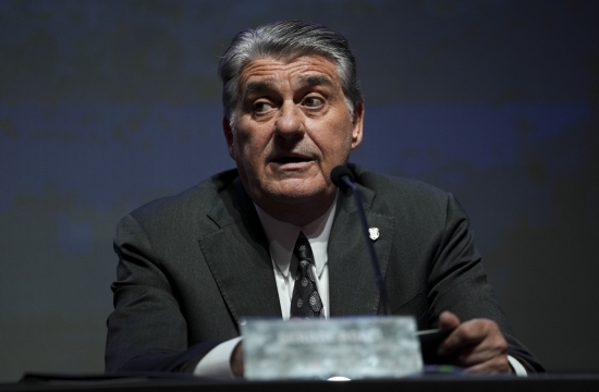 Serdal Adal�’dan Be�ikta� hentbol tak�m�na tebrik!