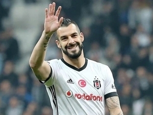 Alvaro Negredo’dan fla� itiraf: “Be�ikta�’a g�z�m kapal� giderim!”