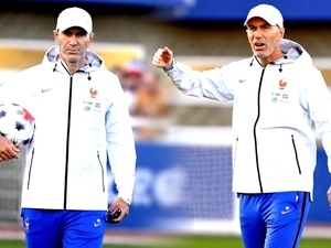 Zidane’dan Fransa’da ilk b�y�k dokunu�!