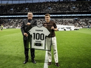 Be�ikta�’ta R�dvan Y�lmaz’a plaket – Futbol