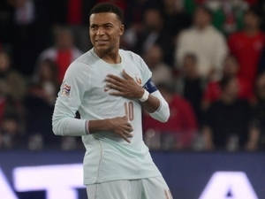 Mbappe bize gol� att�, sakatland�