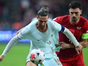 Merih Demiral’dan k�rm�z� kart tepkisi: “Hakem de emin de�ildi”