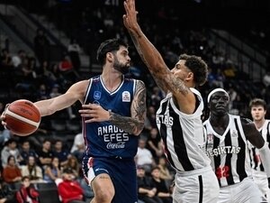 İstanbul derbisinde Anadolu Efes, Beşiktaş'ı devirdi!