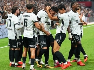 Be�ikta�, ilk yar�larda i�i bitiriyor!