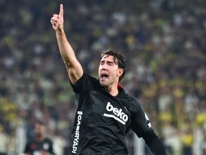 Dusan Vlahovic, Mario Gomez’i geride b�rakt�!