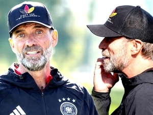 J�rgen Klopp i�e �ok sert ba�lad�!