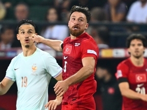 Salih �zcan: “Dik durmam�z laz�m!”